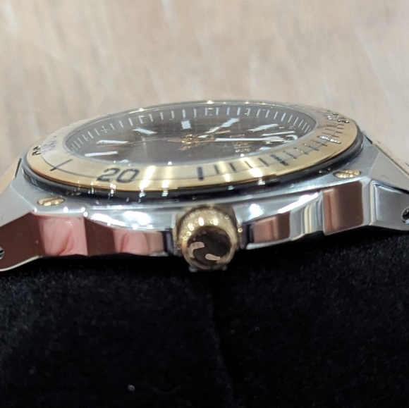 $310 Mens VERSUS VERSACE Reaction Two-Tone Bracelet Watch Silver/Gold 48mm - Picture 3 of 5